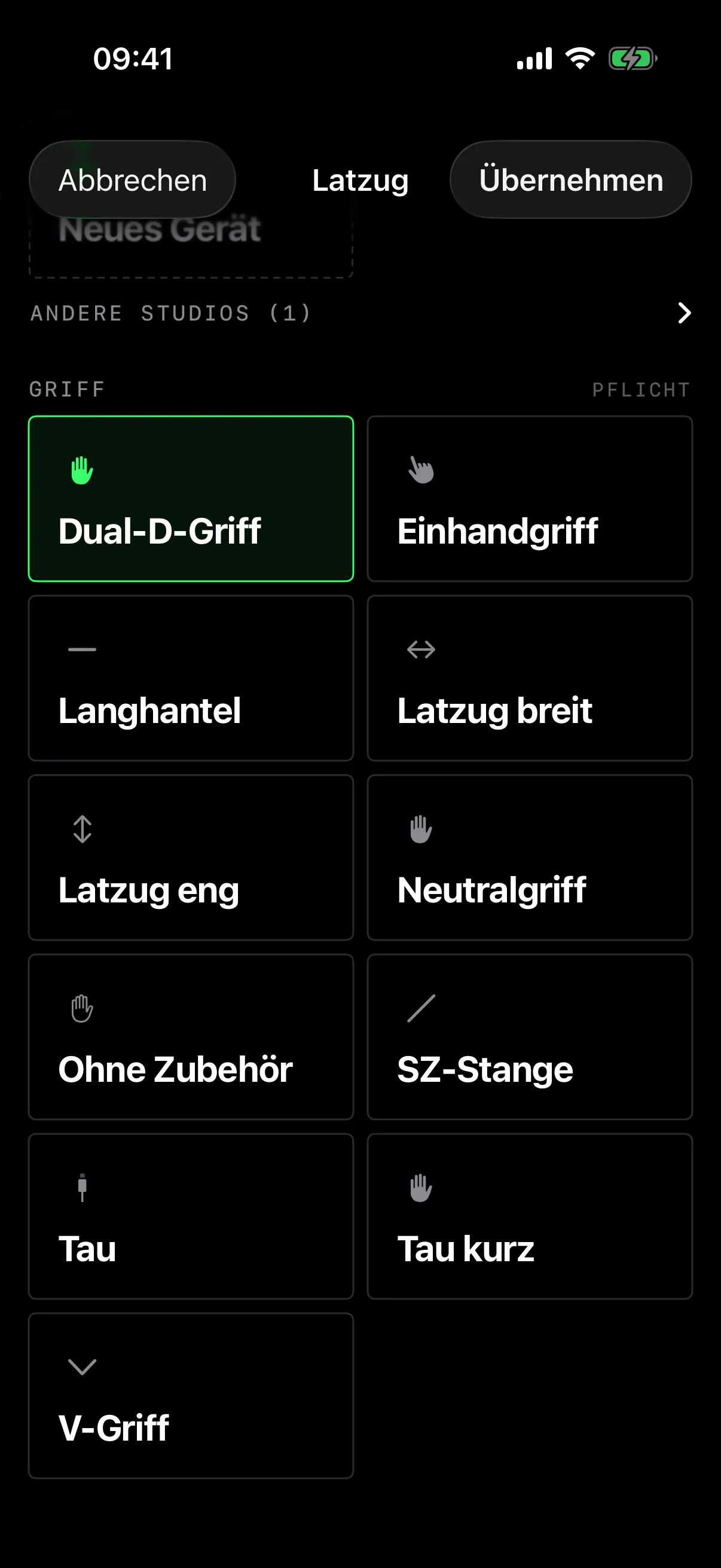 Griffwahl mit dem selbst angelegten Dual-D-Griff, daneben Einhandgriff, Langhantel, Latzug breit und eng